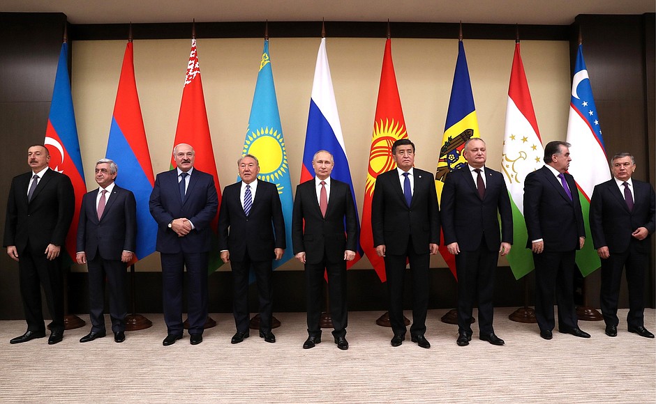 Participants in the informal meeting of CIS heads of state.