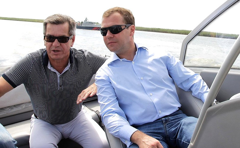С губернатором Астраханской области Александром Жилкиным в ходе осмотра поста Федерального агентства по рыболовству на реке Волге.