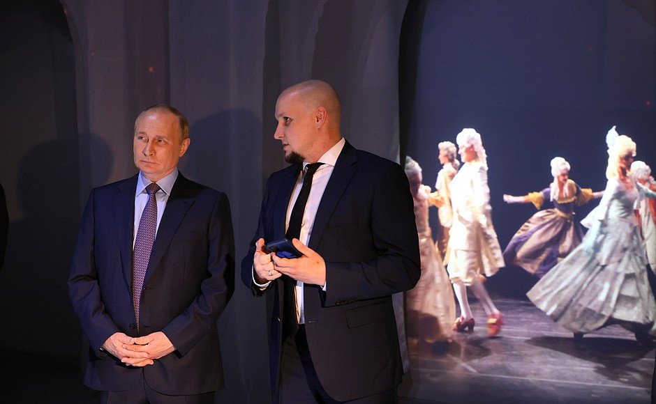 Touring the Peter the Great: Birth of the Empire multimedia exhibition in the Russia – My History historic park at VDNKh. Ivan Yesin, chair of the Russia – My History Association of Historic Parks, explains the exhibits.