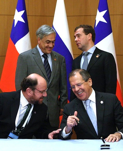 Russian Foreign Minister Sergei Lavrov (bottom right) and Chilean Foreign Minister Alfredo Moreno signed Russian-Chilean Partnership Agreement in the presence of Dmitry Medvedev and President of Chile Sebastian Pinera (top left).