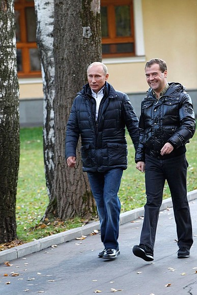 Позднее к переговорам президентов России и Украины присоединился Председатель Правительства Владимир Путин.