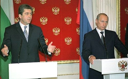 President Putin and Bulgarian President Georgi Parvanov during a news conference.