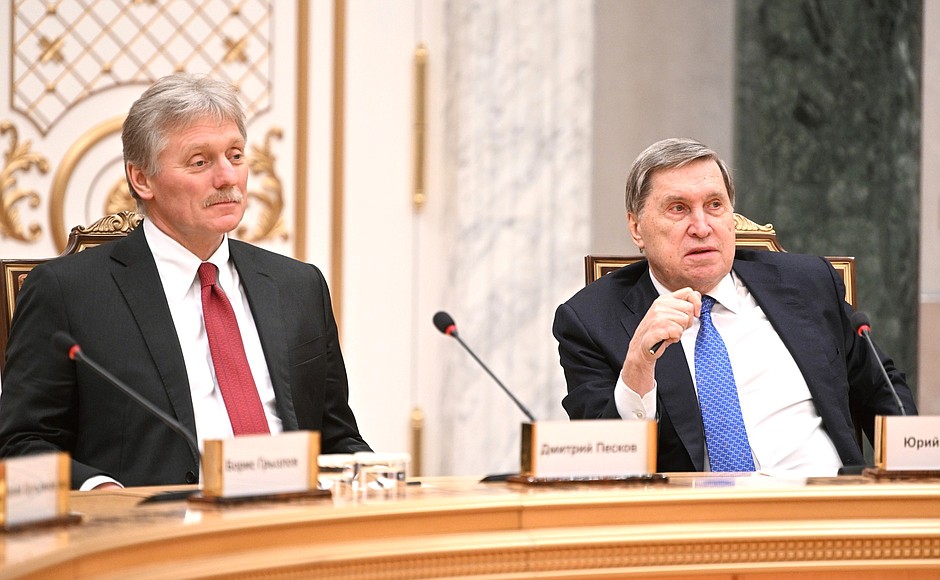 Before Russian-Belarusian talks. Presidential Press Secretary Dmitry Peskov (left) and Presidential Aide Yury Ushakov.