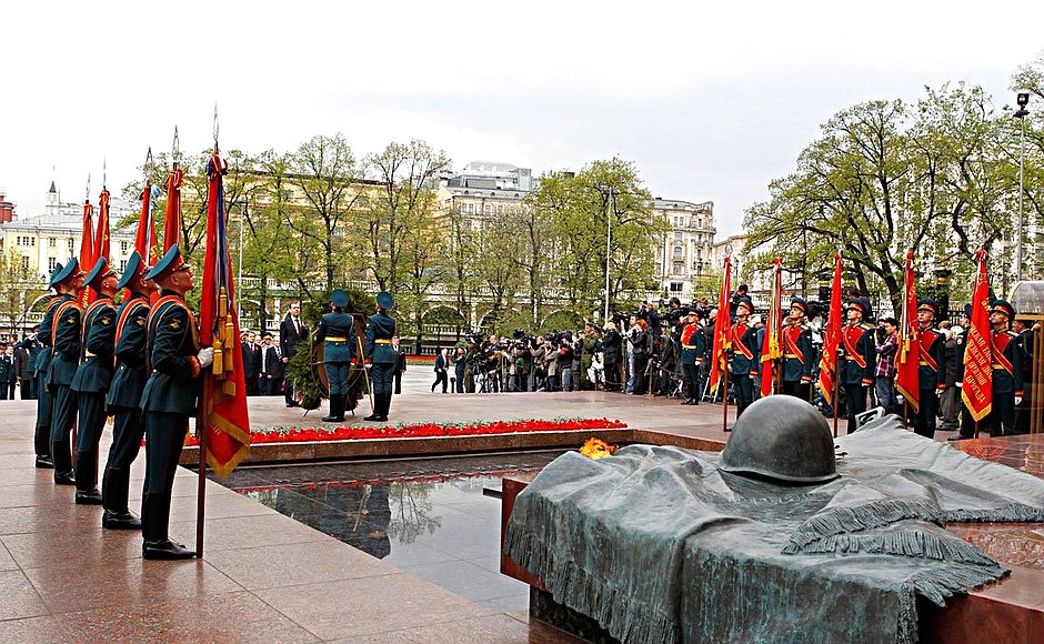 Wreath-laying ceremony at the Tomb of the Unknown Soldier