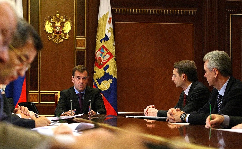 Meeting on optimising the number of federal civil servants. From left to right: Chief of Staff of the Presidential Executive Office Sergei Naryshkin and Deputy Prime Minister and Government Chief of Staff Sergei Sobyanin.