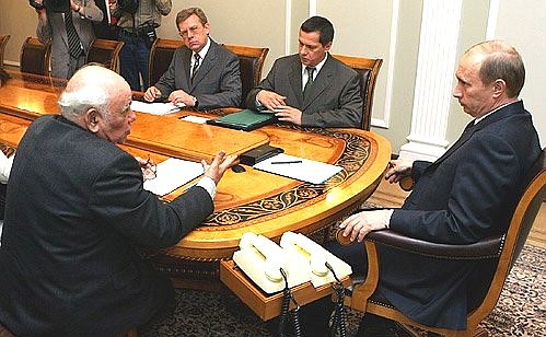 A meeting on forest conservation. On the left, a journalist at Komsomolskaya Pravda newspaper, Vasily Peskov, (in the foreground), Finance Minister Alexei Kudrin and Natural Resources Minister Yury Trutnyev (in the background).