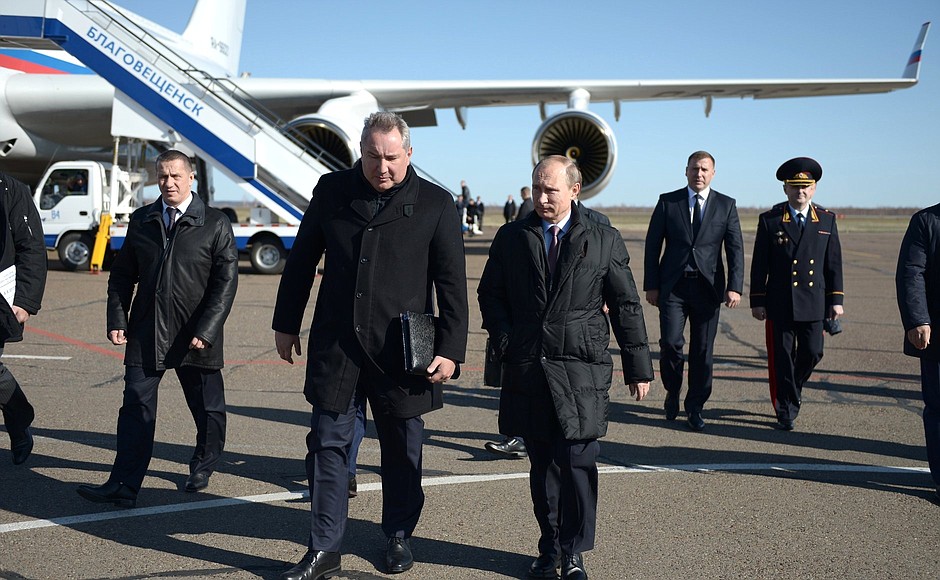 Arrival in Blagoveshchensk. With Deputy Prime Minister Dmitry Rogozin.