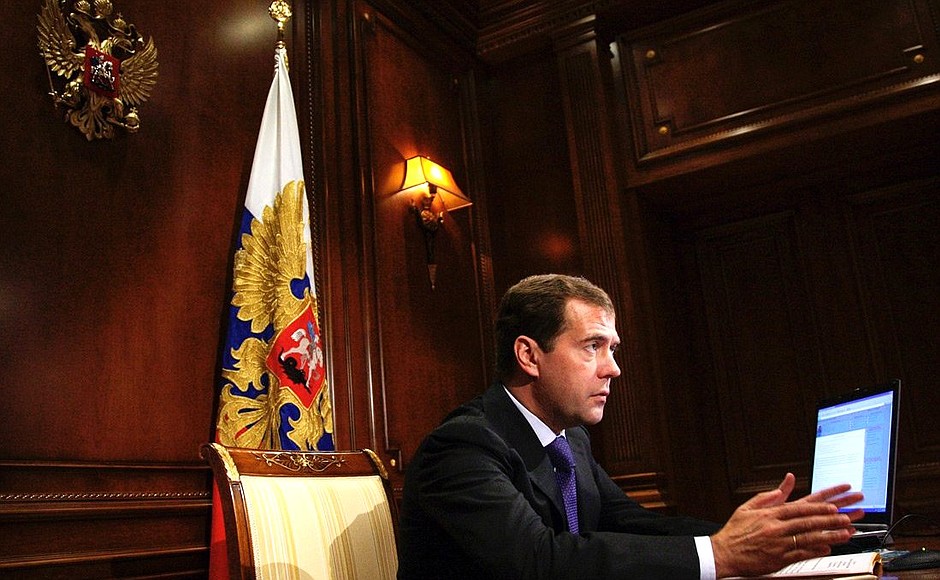 Беседа с Главой Республики Коми Владимиром Торлоповым в режиме видеоконференции.