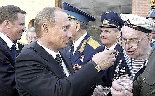 Встреча с ветеранами Великой Отечественной войны накануне Дня Победы.