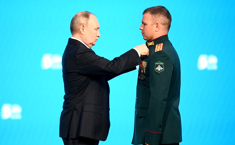 At the gala event celebrating 50 years since the start of the Baikal-Amur Railway construction. The Order For Military Merit is awarded to Lieutenant Colonel of the Defence Ministry’s Railway Troops Alexei Volkov.