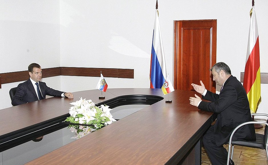 Встреча с Президентом Южной Осетии Эдуардом Кокойты.