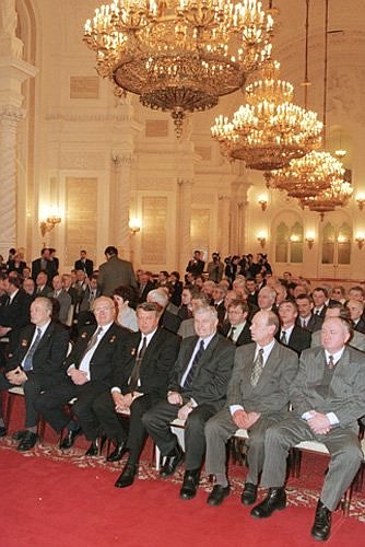 На церемонии вручения Государственных премий России 1999 года в области науки и техники.