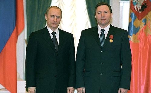 Владимир Путин вручил губернатору Липецкой области Олегу Королеву орден «За заслуги перед Отечеством» IV степени.