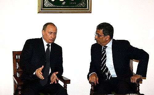 С Генеральным секретарем Лиги арабских государств Амром Мусой.