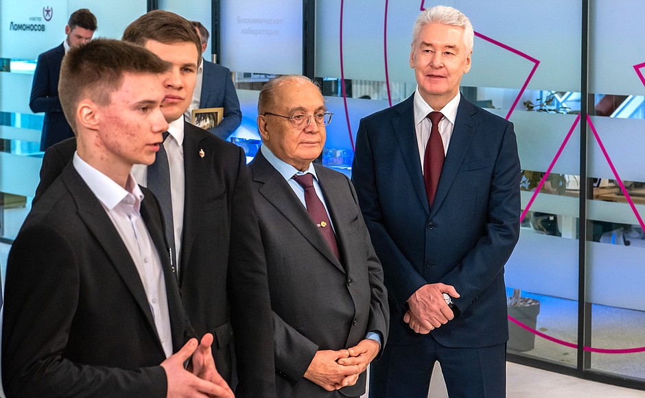 Moscow Mayor Sergei Sobyanin (right) and Moscow State University Rector Viktor Sadovnichy (centre) during a meeting with university students on Russian Students Day.