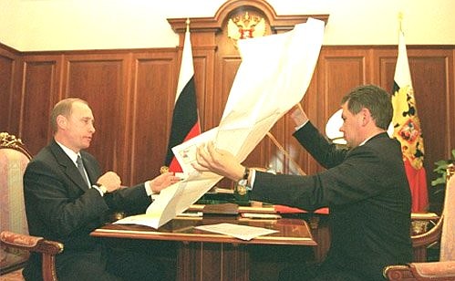 President Putin with Emergencies Minister Sergei Shoigu.