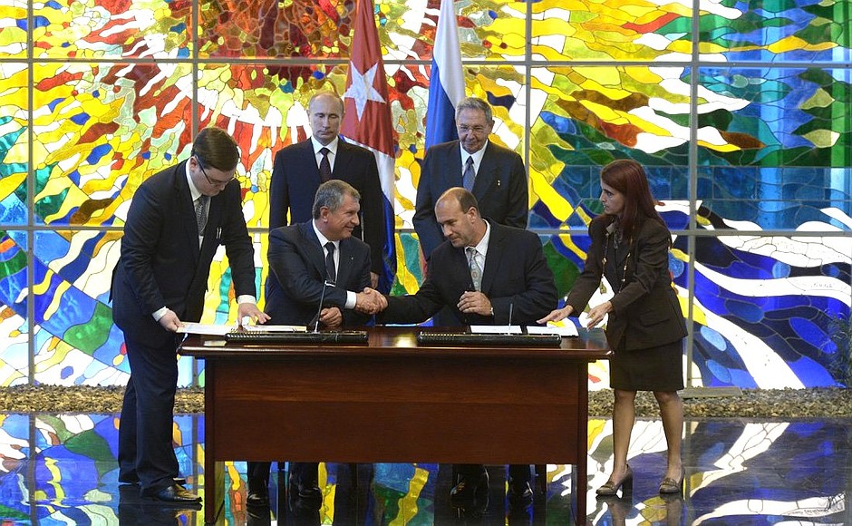 The signing ceremony of Russian-Cuban documents.