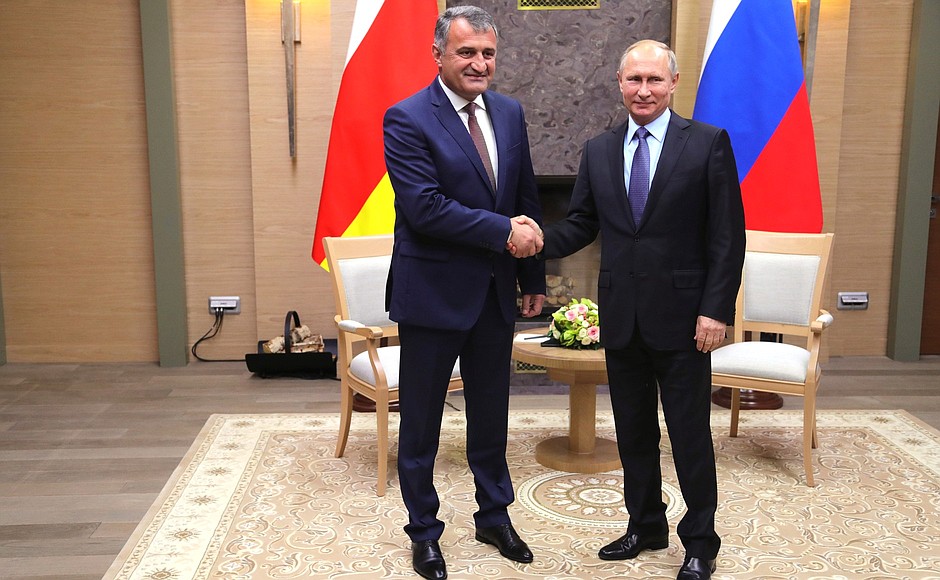 С Президентом Южной Осетии Анатолием Бибиловым.