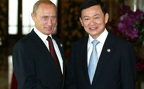 Thailand’s Prime Minister, Thaksin Shinawatra, greets guests at the APEC summit