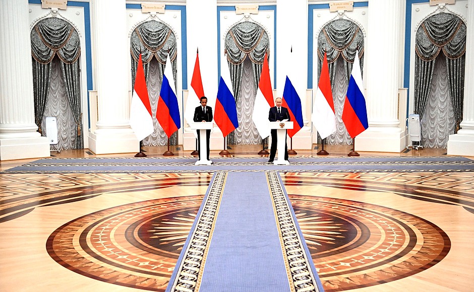 Vladimir Putin and President of Indonesia Joko Widodo make press statements following Russian-Indonesian talks.