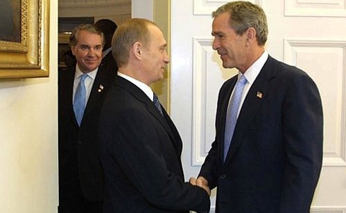 С Президентом США Джорджем Бушем в Овальном кабинете.