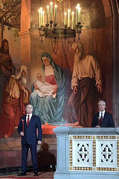 На пасхальном богослужении в храме Христа Спасителя. С мэром Москвы Сергеем Собяниным.