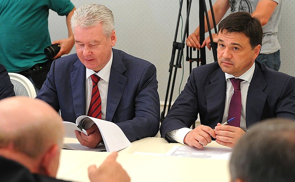 At a meeting on developing high-speed railways. From left to right: Moscow Mayor Sergei Sobyanin and Acting Governor of Moscow Region Andrei Vorobyov.