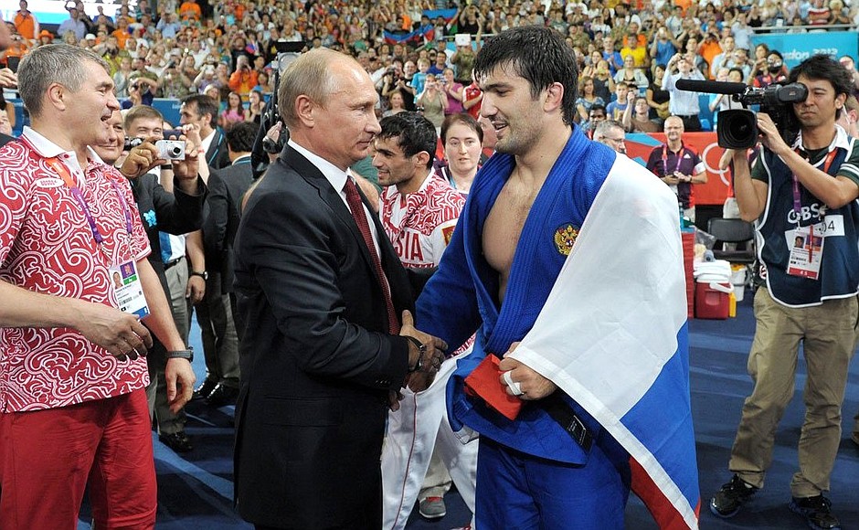 С олимпийским чемпионом по дзюдо Тагиром Хайбулаевым.