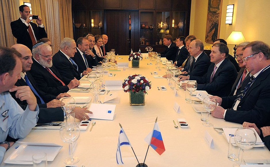 Российско-израильские переговоры в расширенном составе.
