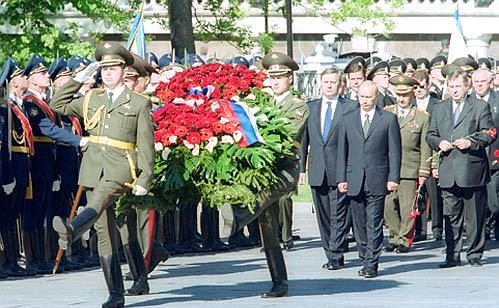 Wreath-laying at the Tomb of the Unknown Soldier.