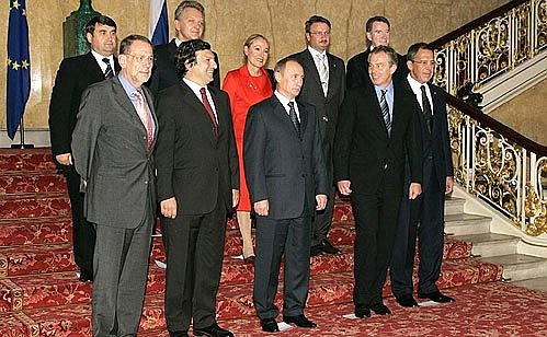 Family photo of the participants of the Russia-EU summit. In the foreground (L-R), High Representative for the Common Foreign and Security Policy Javier Solana, European Commission President Jose Manuel Barroso, Russian President Vladimir Putin, Chairman of the UN Council UK Prime Minister Tony Blair , Russian Foreign Minister Sergei Lavrov. In the background (L-R), Russian Transport Minister Igor Levitin, Russian Industry and Energy Minister Viktor Khristenko, European Commissioner for External Relations and European Neighbourhood Policy Benita Ferrero-Waldner, RussianTrade and Economic Development Minister German Gref and EU Trade Commissioner Peter Mandelson.