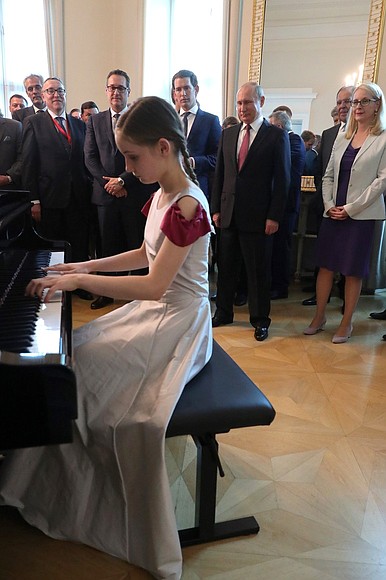After signing Russian-Austrian documents. With musical prodigy Alma Deutscher, 13, who played a little fantasia in honour of the President of Russia.