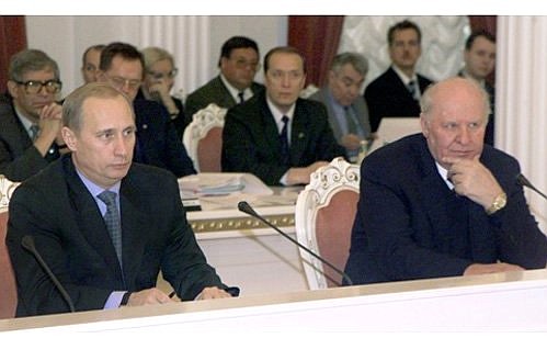 С Председателем Совета Федерации Егором Строевым во время заседания Высшего Государственного Совета Союзного государства России и Белоруссии.