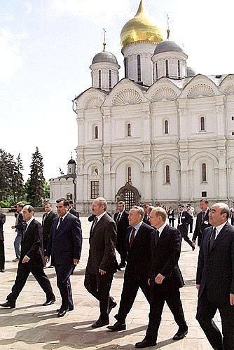 Leaders of the member states of the Collective Security Treaty walking in the Kremlin.