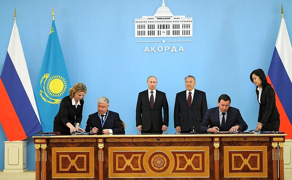 В присутствии президентов России и Казахстана подписан ряд двусторонних документов о сотрудничестве.
