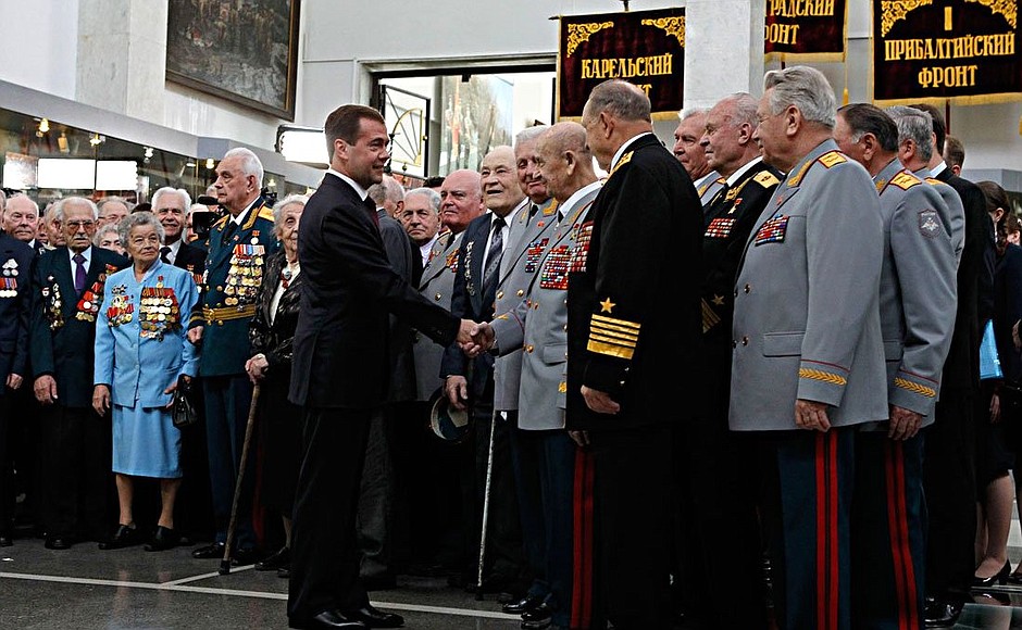 Opening the Banner of Victory Hall at the Russian Central Armed Forces Museum.