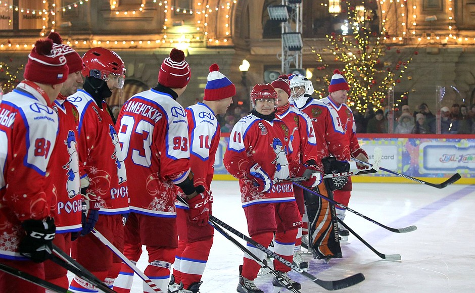 Before a friendly game of the All-Russian Night Hockey League.