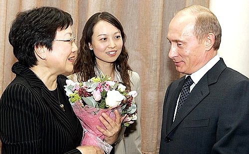 С сопредседателем Российско-китайского комитета дружбы, мира и развития Дэн Жун (крайняя слева).