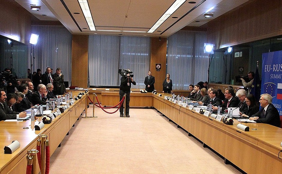 Пленарное заседание участников встречи на высшем уровне Россия – Европейский союз.