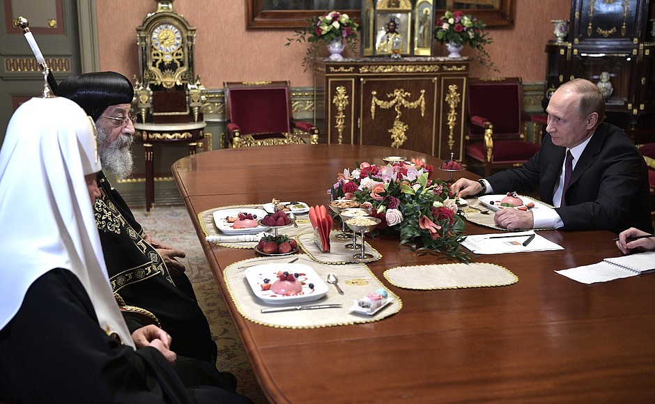 Во время встречи с главой Коптской церкви Патриархом Тавадросом II.