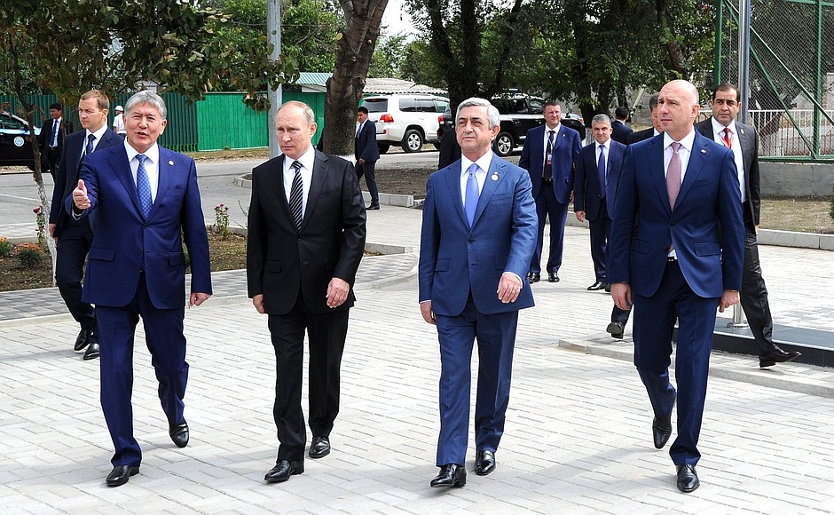 A visit to a sports and health centre built as part of the Gazprom for Children programme. With President of Kyrgyzstan Almazbek Atambayev, President of Armenia Serzh Sargsyan and Prime Minister of Moldova Pavel Filip.