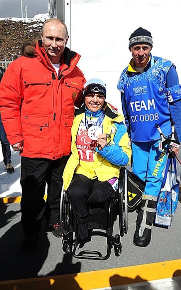 With Ukrainian athletes who won silver medals in the open relay event at the Sochi Paralympics.