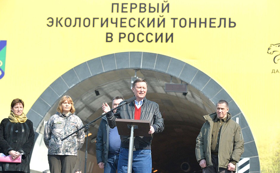 Chief of Staff of the Presidential Executive Office Sergei Ivanov takes part in a ceremony launching the Narva road tunnel. On the right: Deputy Prime Minister and Plenipotentiary Presidential Envoy to the Far Eastern Federal District Yury Trutnev.