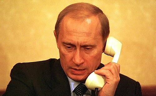 Во время телефонного разговора с Председателем Правительства Карелии Сергеем Катанандовым.