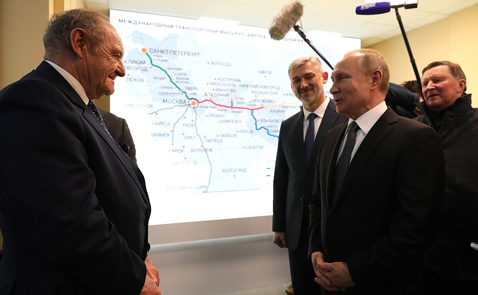 Before the opening of the M11 Moscow-St Petersburg motorway. With Vice-Chairman of VINCI SA, Yves-Thibault de Silguy.