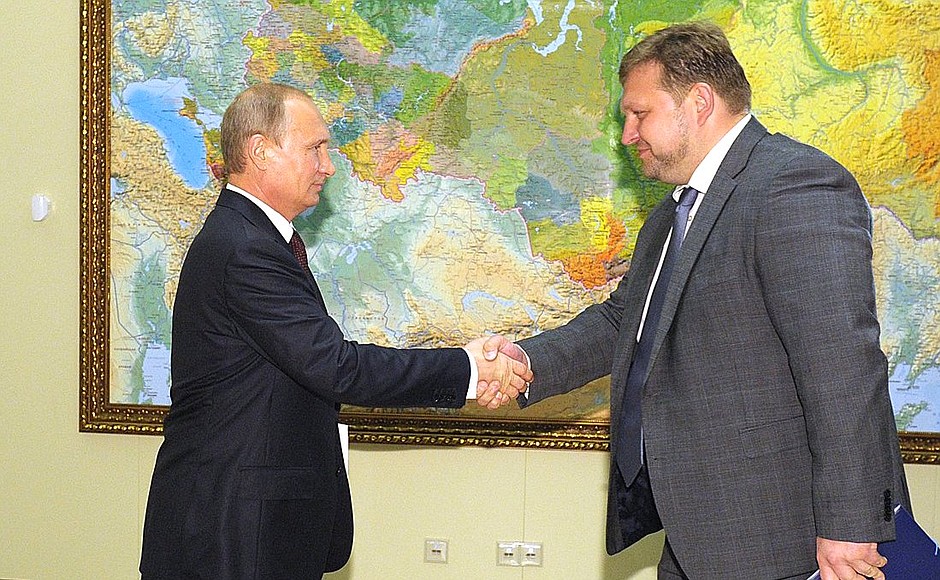 С временно исполняющим обязанности губернатора Кировской области Никитой Белых.