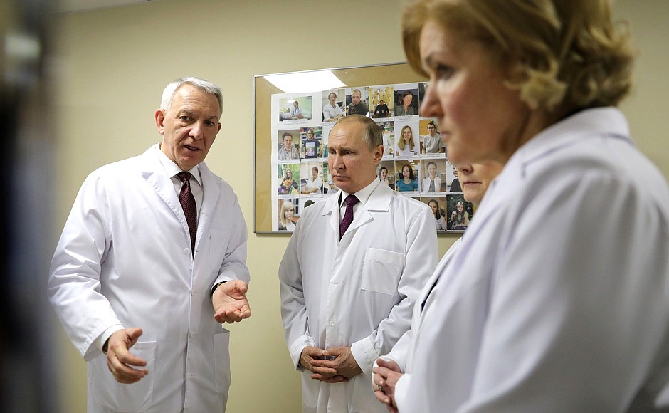 Visit to Almazov National Medical Research Centre. With Almazov Centre General Director Yevgeny Shlyakhto and Deputy Prime Minister Olga Golodets.