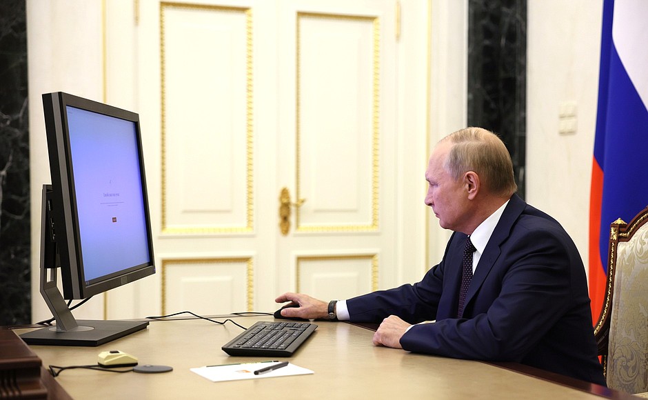 The President took part in the elections to Moscow’s municipal executive bodies via online voting.
