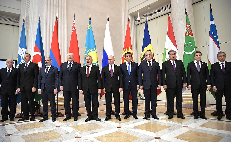 Participants in the informal CIS summit.