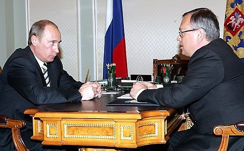 С председателем правления Внешторгбанка Андреем Костиным.
